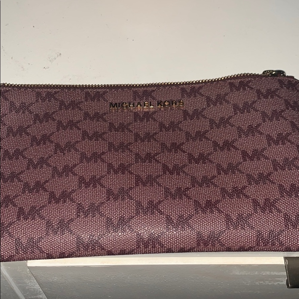 Michael Kors Wrislet wallet.
